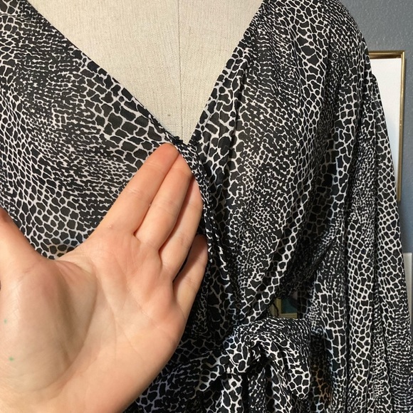 MICHAEL MICHAEL KORS
Snake-Print Wrap Dress - Picture 11 of 16